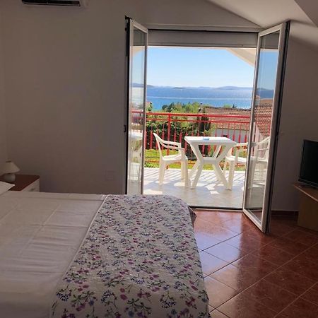 Francis Appartements Pakoštane Buitenkant foto
