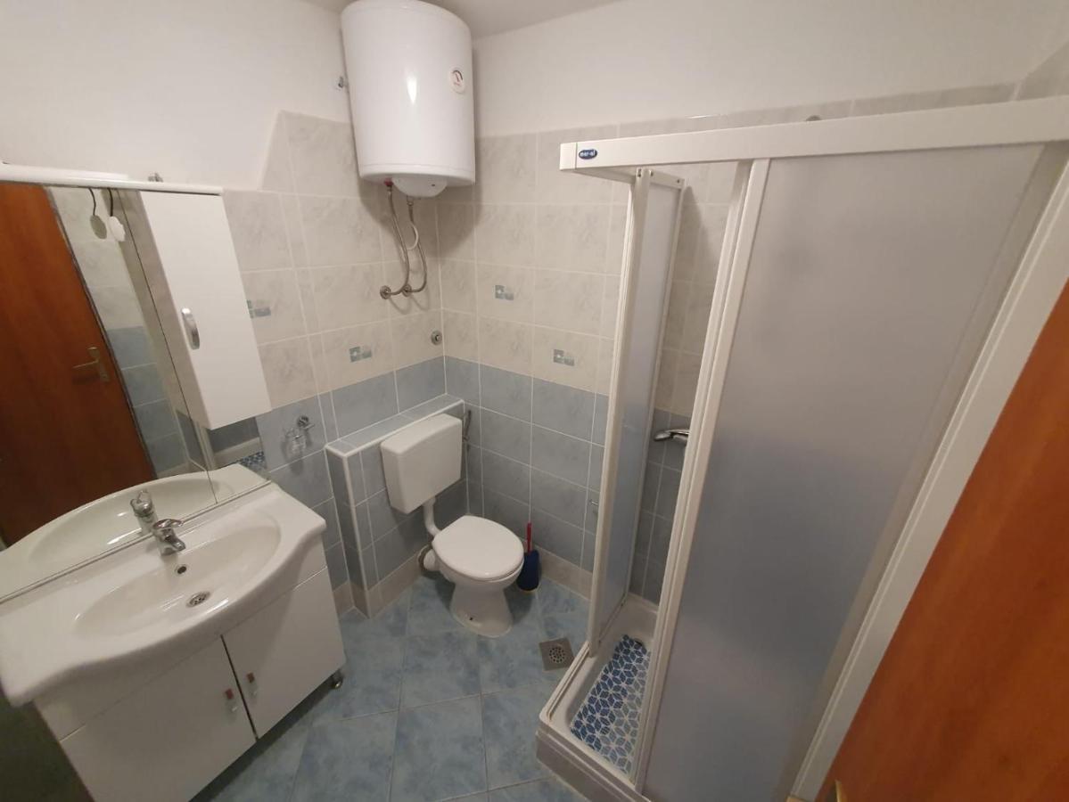 Francis Appartements Pakoštane Buitenkant foto
