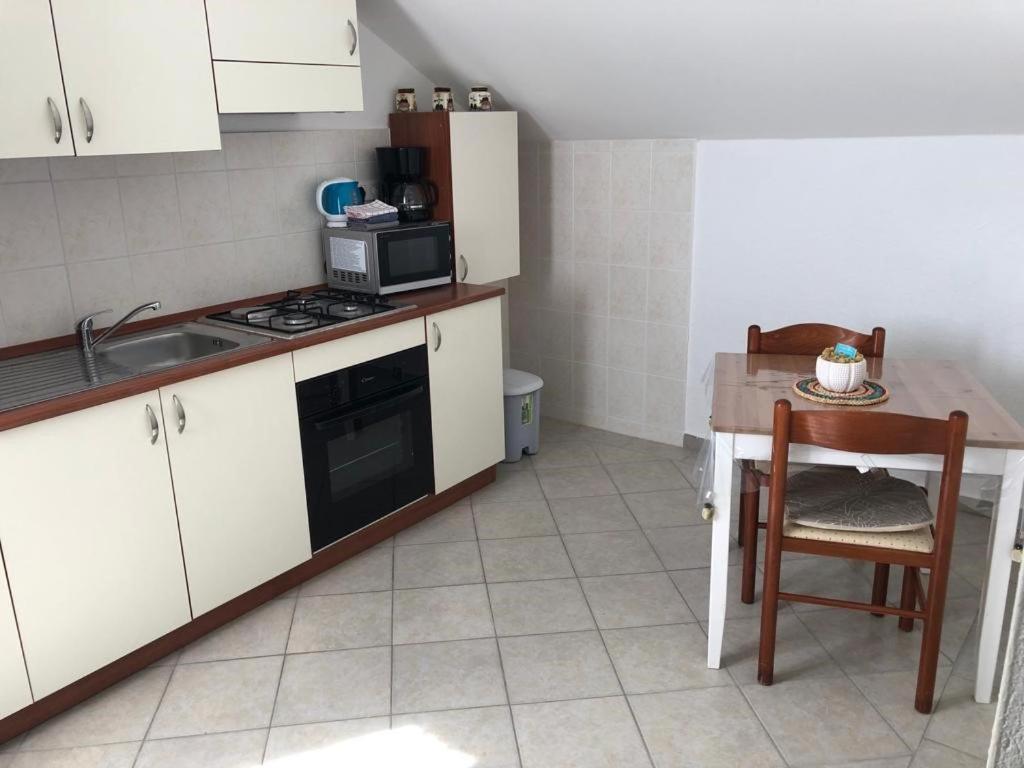 Francis Appartements Pakoštane Buitenkant foto