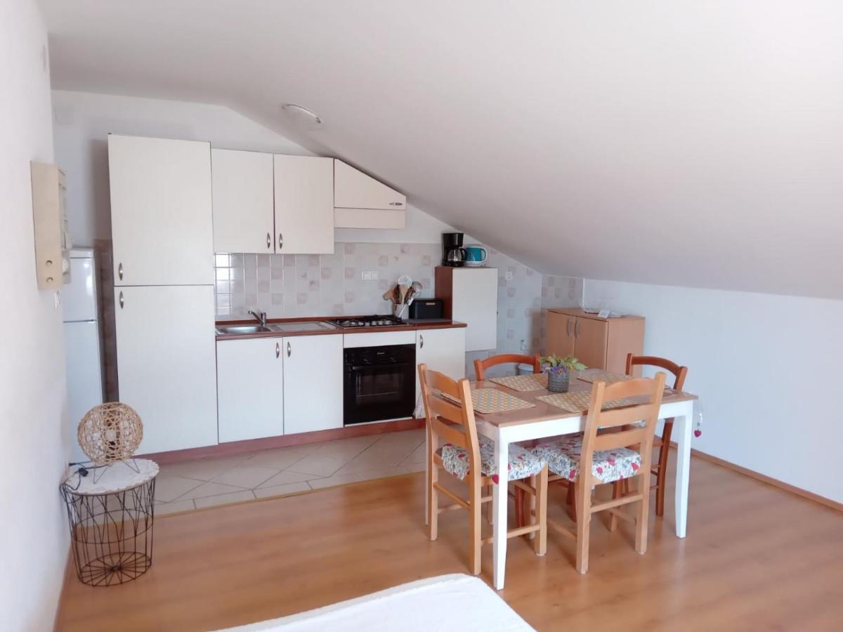 Francis Appartements Pakoštane Buitenkant foto