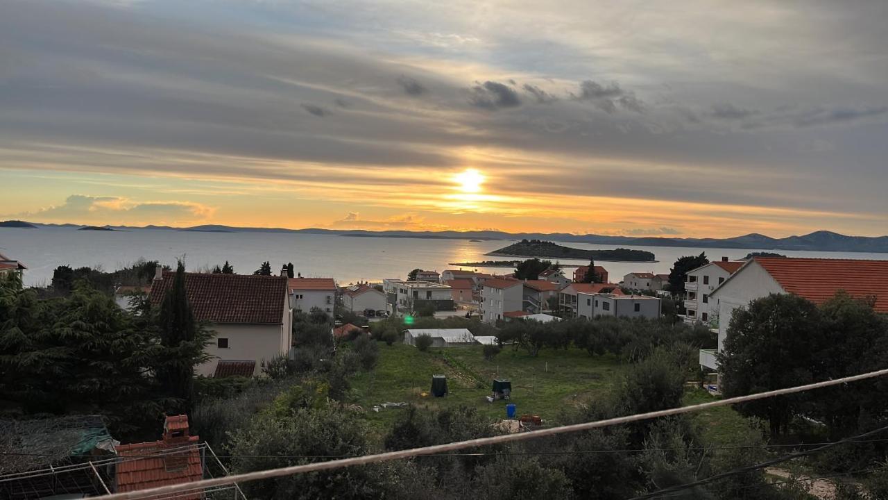 Francis Appartements Pakoštane Buitenkant foto