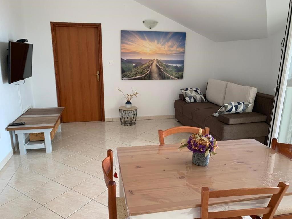 Francis Appartements Pakoštane Buitenkant foto