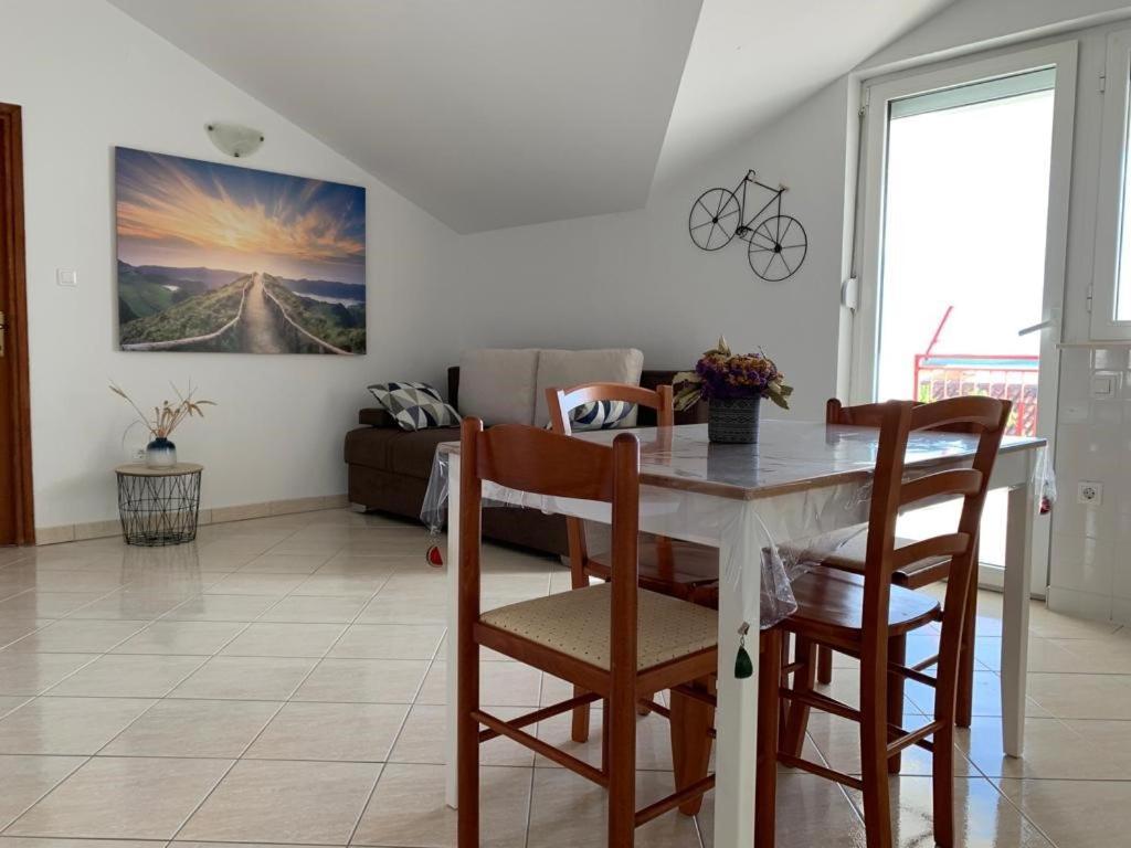 Francis Appartements Pakoštane Buitenkant foto