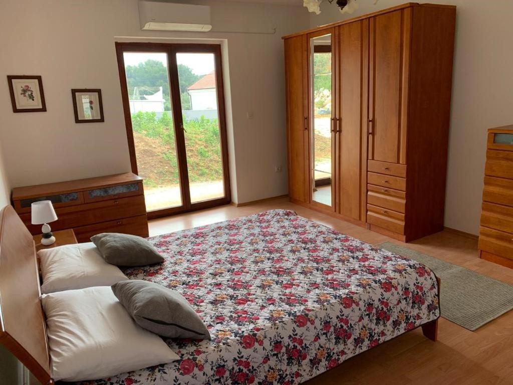 Francis Appartements Pakoštane Buitenkant foto