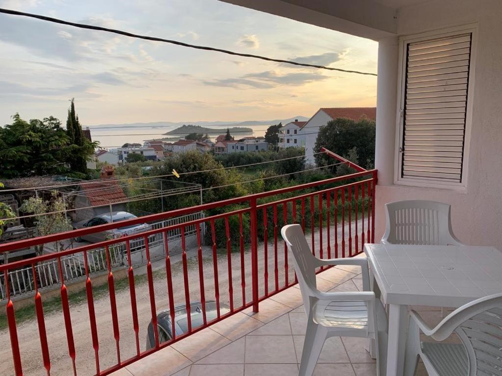 Francis Appartements Pakoštane Buitenkant foto